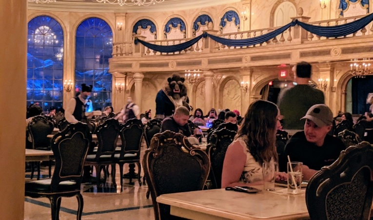 magic kingdom dining 2022