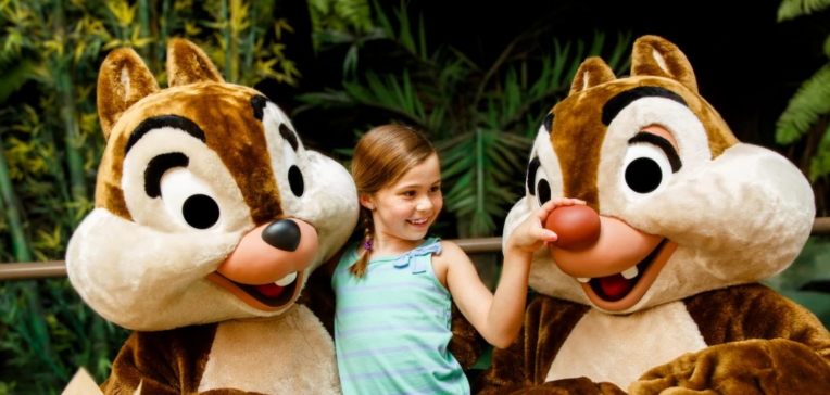restaurants in magic kingdom with characters