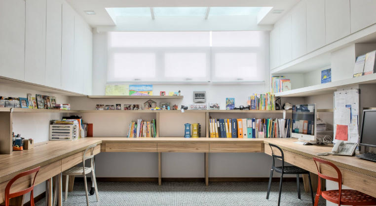 Minimalist Study Spaces with Bold Accent Walls