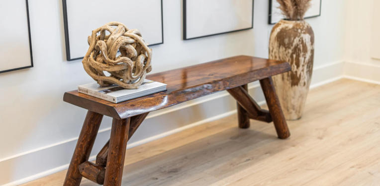 Rustic Entrance Benches That Blend Comfort and Style