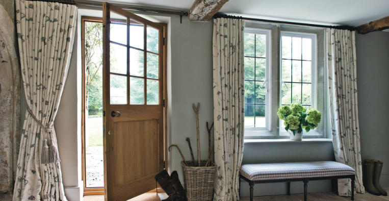 How to Add Soft Curtains to a Cozy Entryway