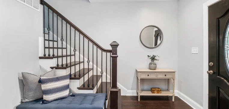 How to Style an Entryway Bench for Comfort