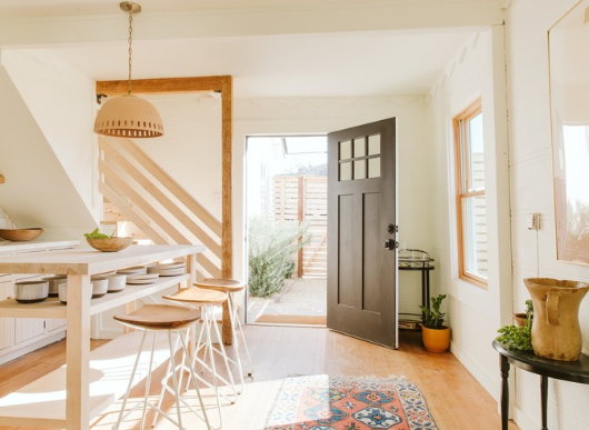 Warm Entryway Ideas with Farmhouse Accents