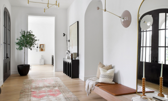 Cozy Entryway Decor for Transitional Style Homes