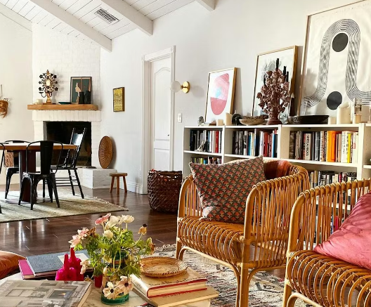 Cozy Entryway Decor with Rattan Furniture