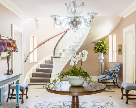 Cozy Entryway Decor Using Layered Lighting