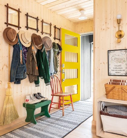 Cozy Entryway Decor Using Handmade Wall Art