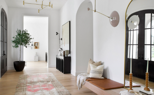 How to Add Warmth to Entryways with Natural Textures