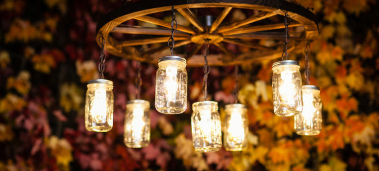 Cozy Entryway Decor Using Mason Jar Lighting