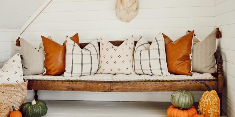 Cozy Entryway Decor Using Comforting Color Palettes