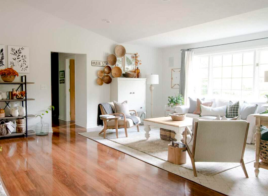 Warm Entryway Decor Using Decorative Wooden Bowls
