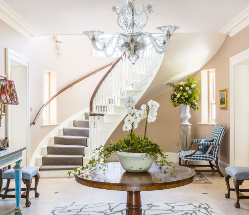 Cozy Entryway Designs Using Subtle Ambient Lighting