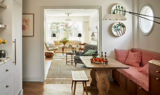 Cozy Entryway Decor with Comfortable Seating Nooks