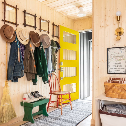 Cozy Entryway Decor with Simple Wooden Hooks